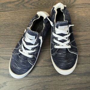 Tommy Bahama Slip-on Navy and White Sneakers Size 8.5